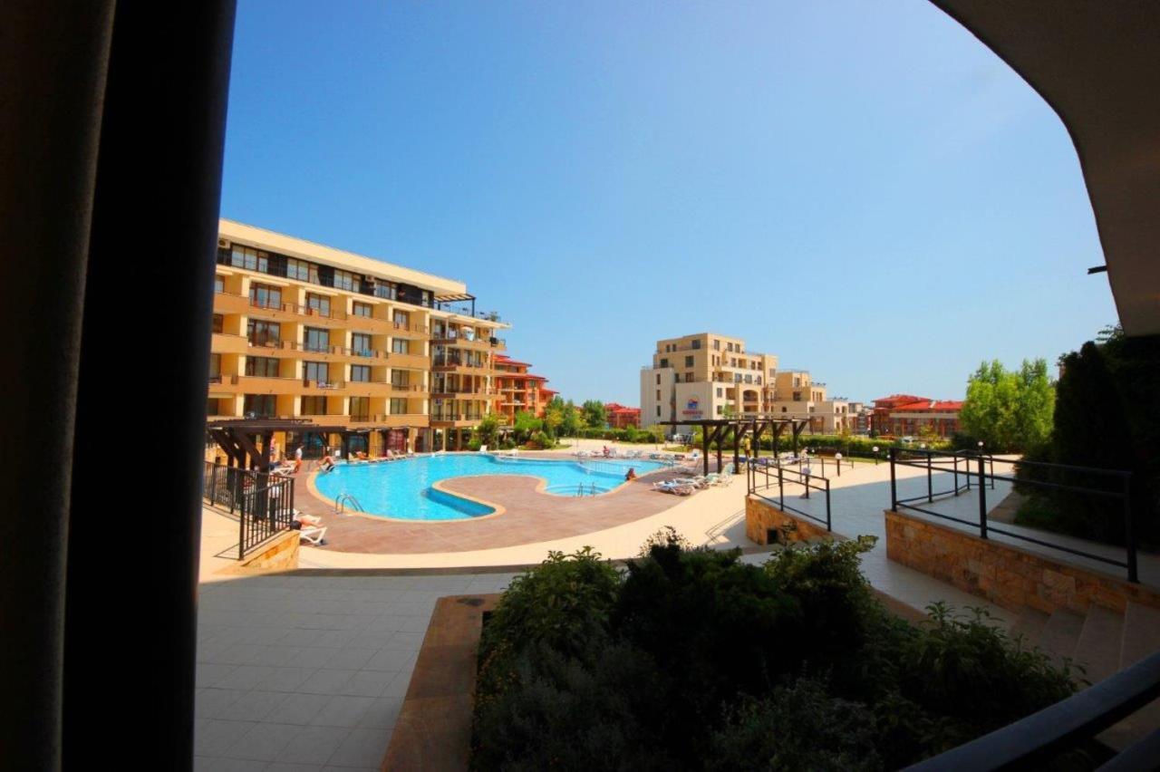 Menada Luxor Apartments Sveti Vlas Bilik gambar