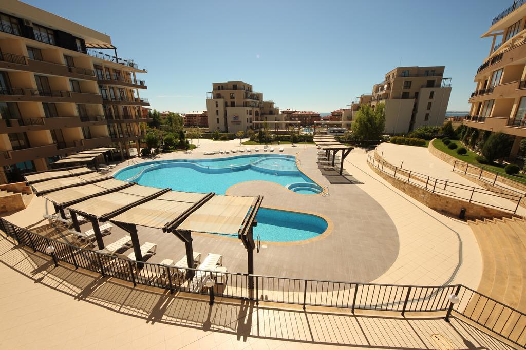 Menada Luxor Apartments Sveti Vlas Luaran gambar