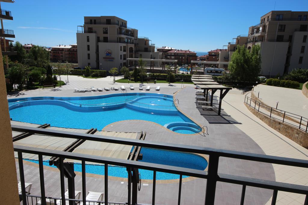 Menada Luxor Apartments Sveti Vlas Luaran gambar