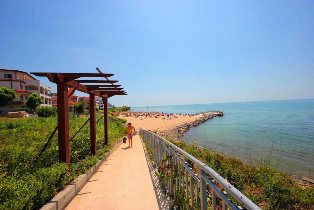 Menada Luxor Apartments Sveti Vlas Luaran gambar