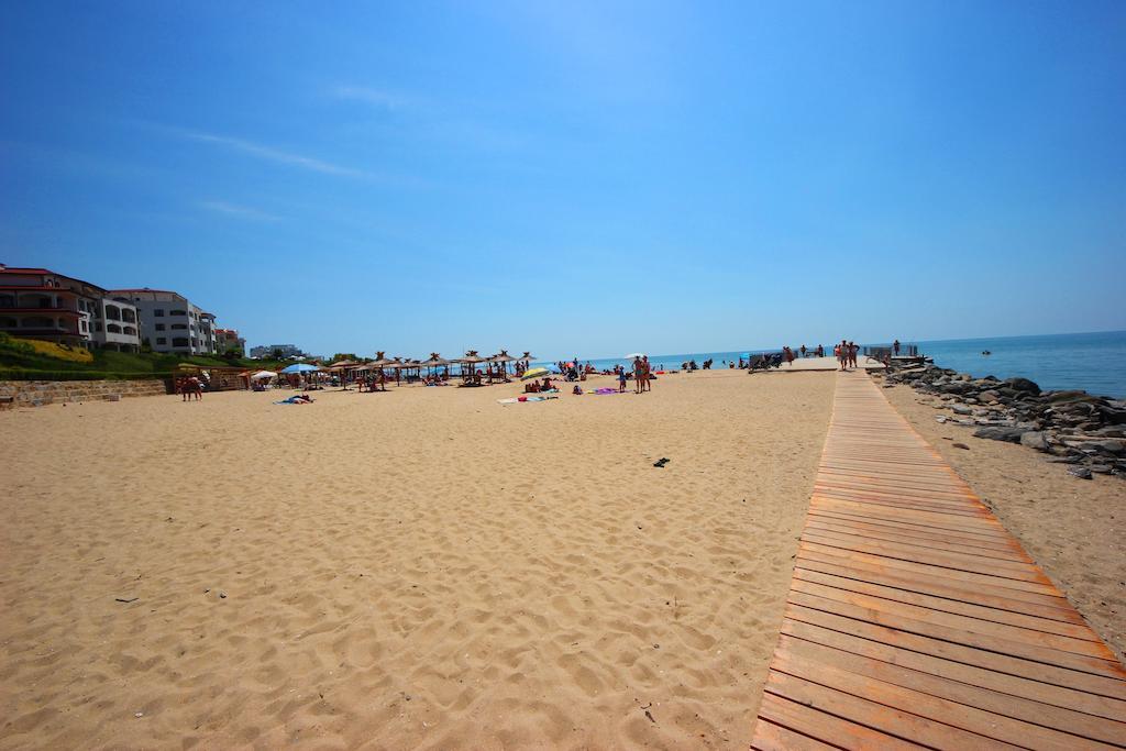 Menada Luxor Apartments Sveti Vlas Luaran gambar