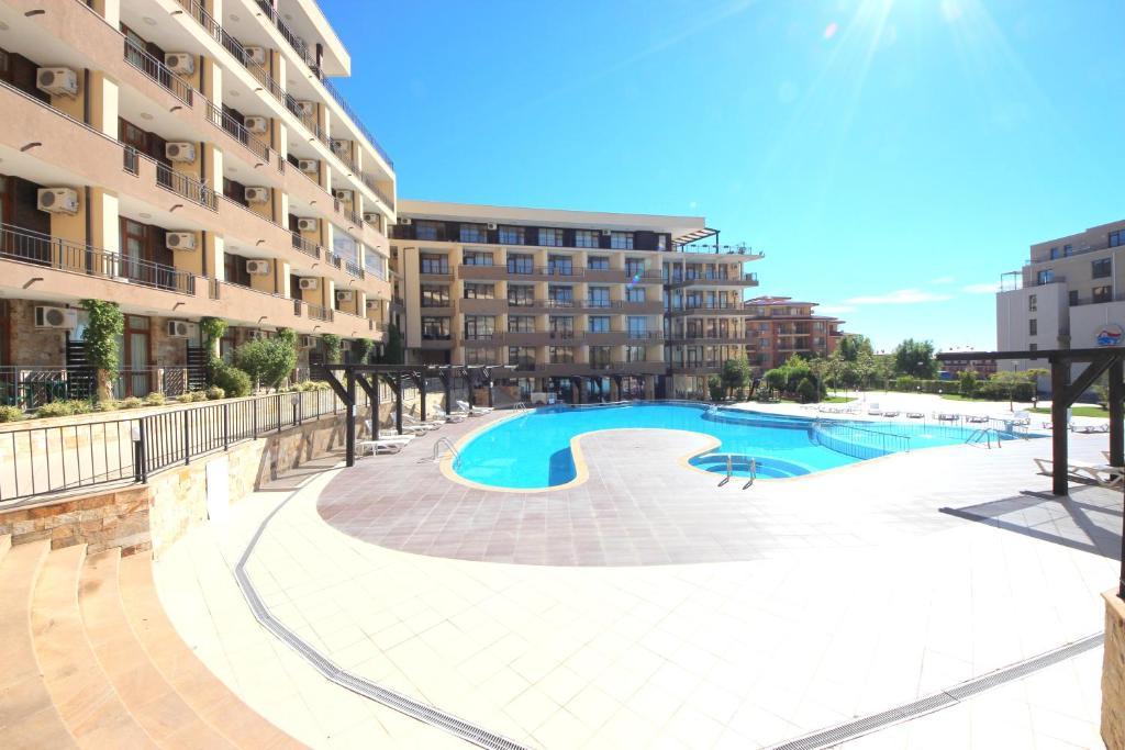 Menada Luxor Apartments Sveti Vlas Luaran gambar