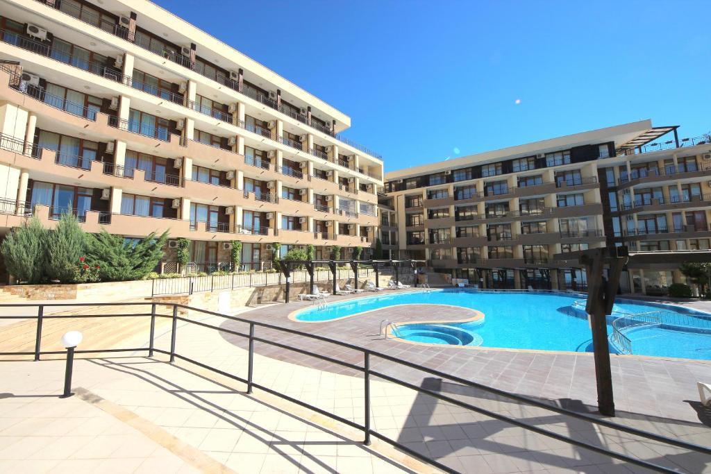 Menada Luxor Apartments Sveti Vlas Luaran gambar