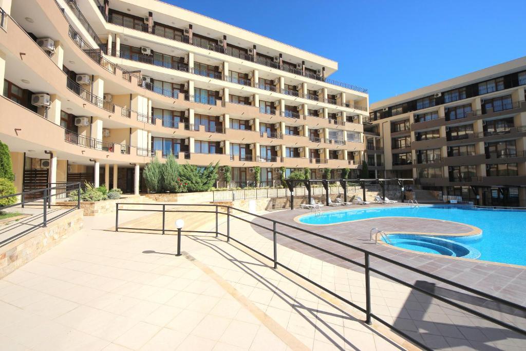 Menada Luxor Apartments Sveti Vlas Luaran gambar