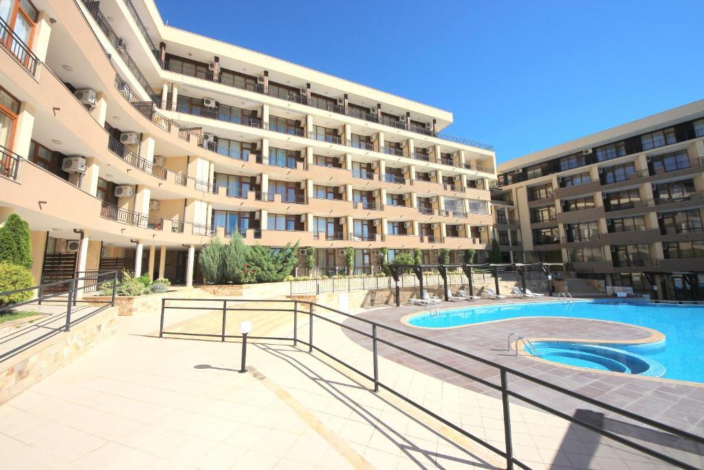 Menada Luxor Apartments Sveti Vlas Luaran gambar