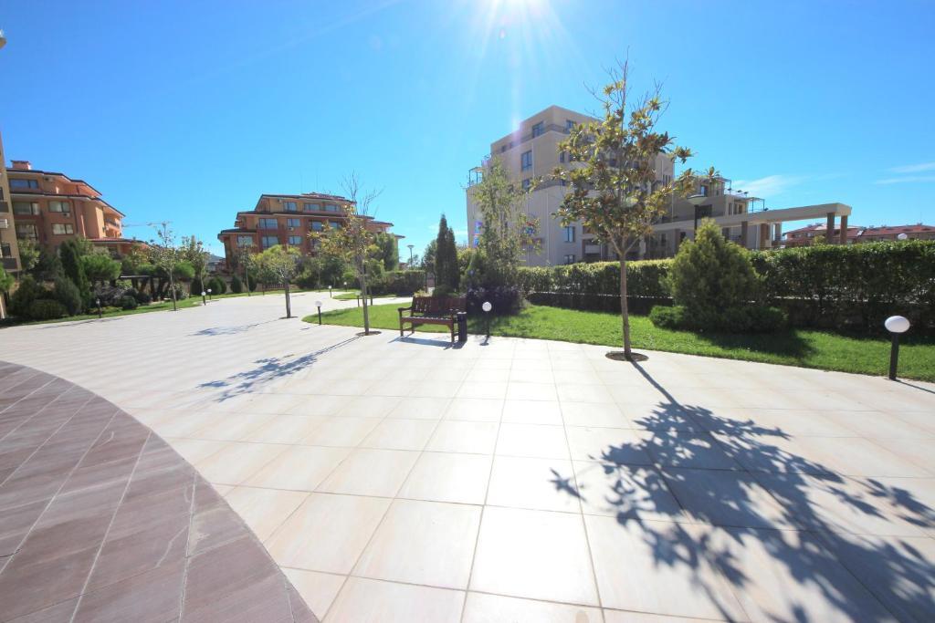 Menada Luxor Apartments Sveti Vlas Luaran gambar