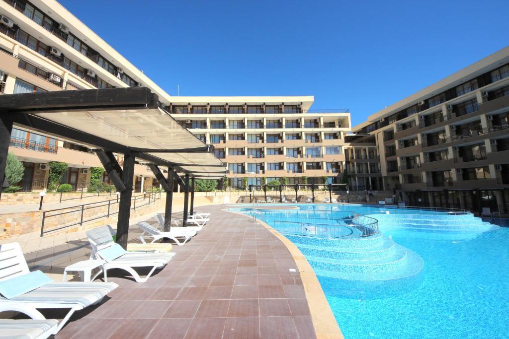 Menada Luxor Apartments Sveti Vlas Luaran gambar