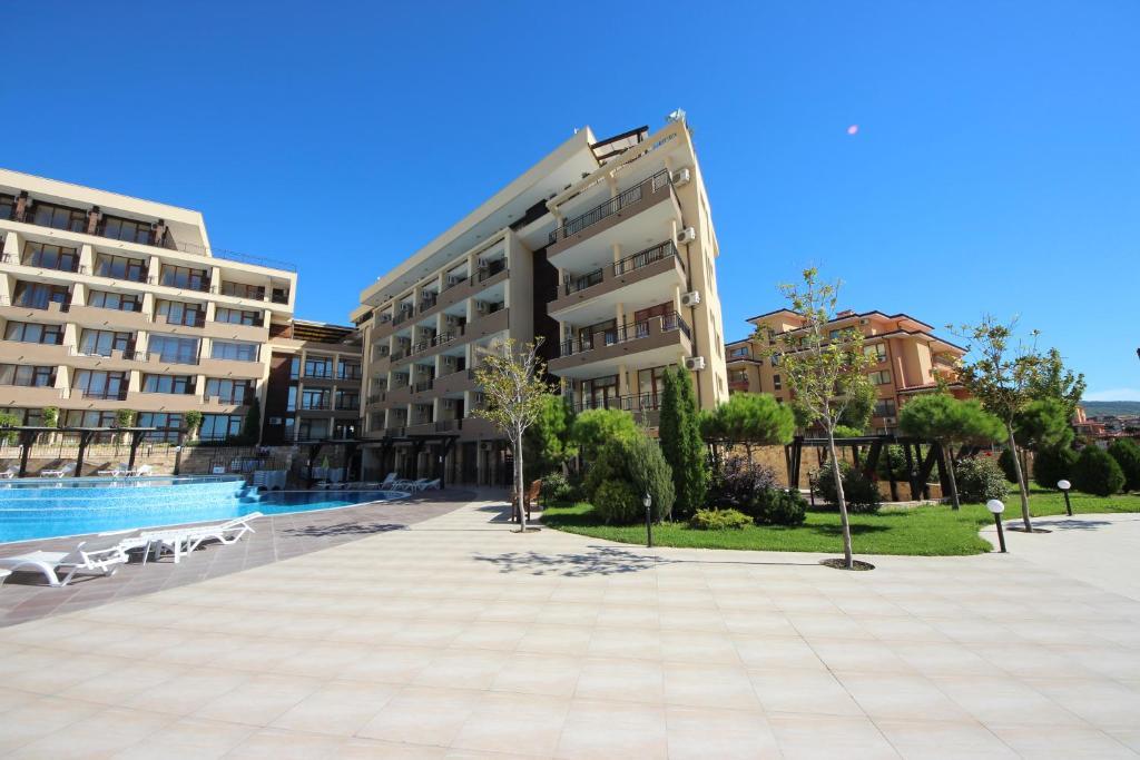 Menada Luxor Apartments Sveti Vlas Luaran gambar