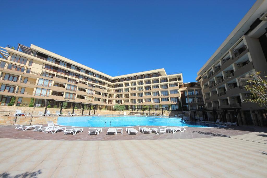 Menada Luxor Apartments Sveti Vlas Luaran gambar