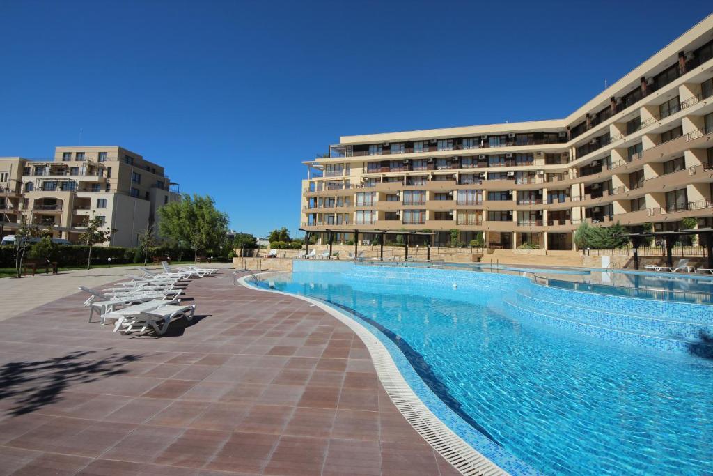 Menada Luxor Apartments Sveti Vlas Luaran gambar