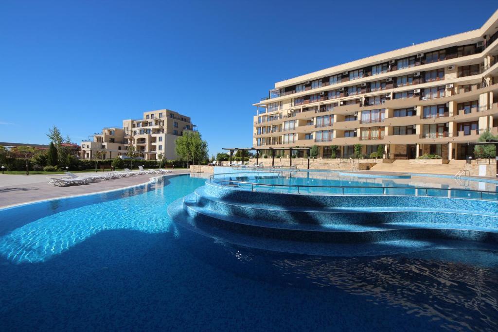 Menada Luxor Apartments Sveti Vlas Luaran gambar