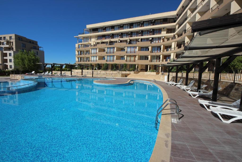 Menada Luxor Apartments Sveti Vlas Luaran gambar