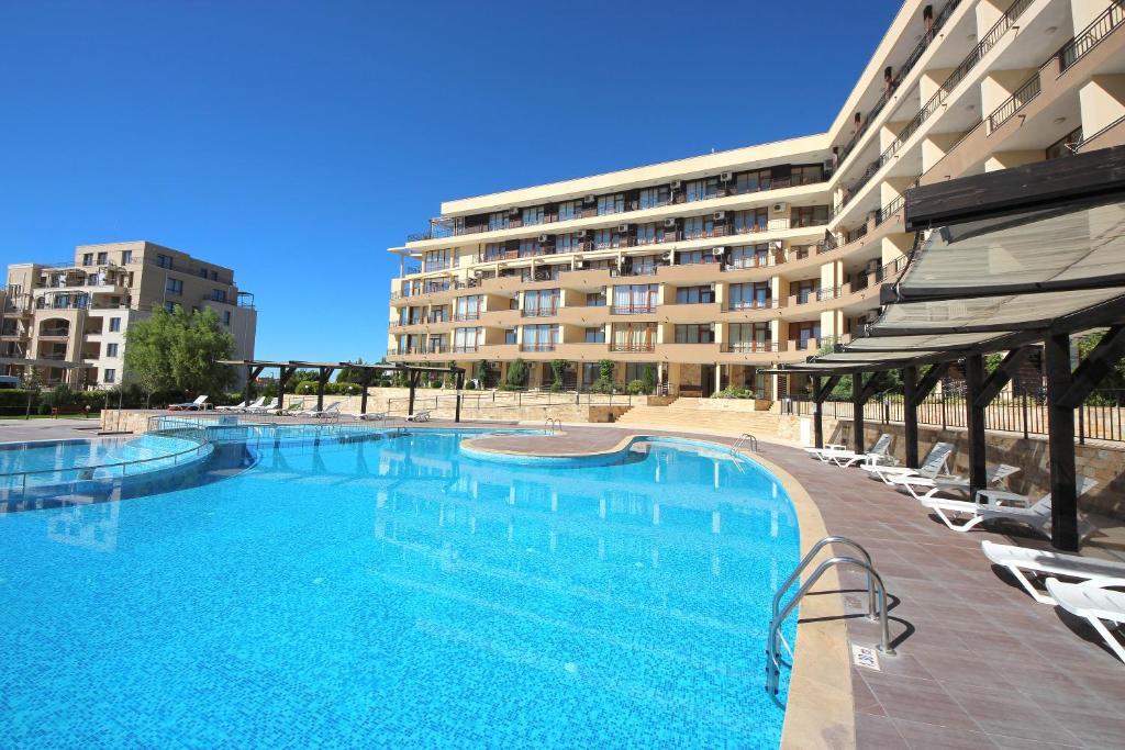 Menada Luxor Apartments Sveti Vlas Luaran gambar