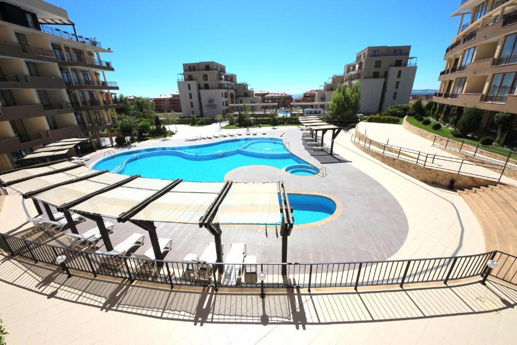 Menada Luxor Apartments Sveti Vlas Luaran gambar