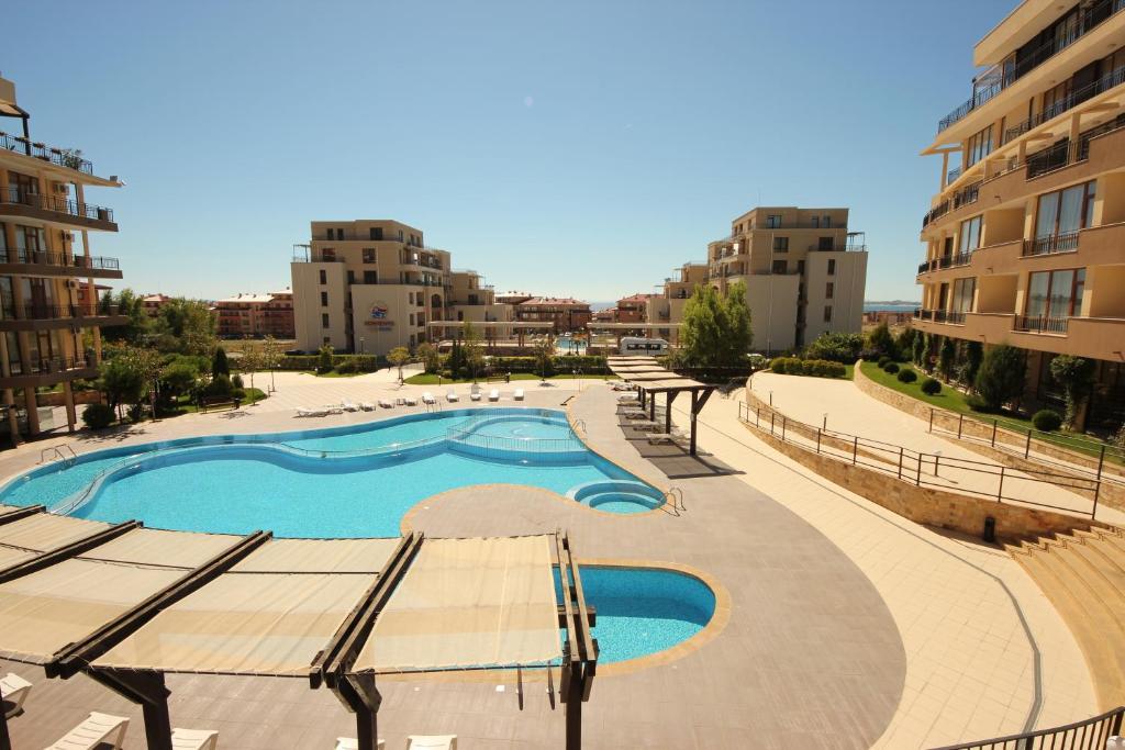 Menada Luxor Apartments Sveti Vlas Luaran gambar