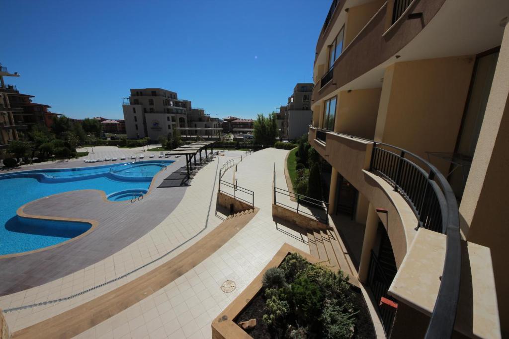Menada Luxor Apartments Sveti Vlas Luaran gambar