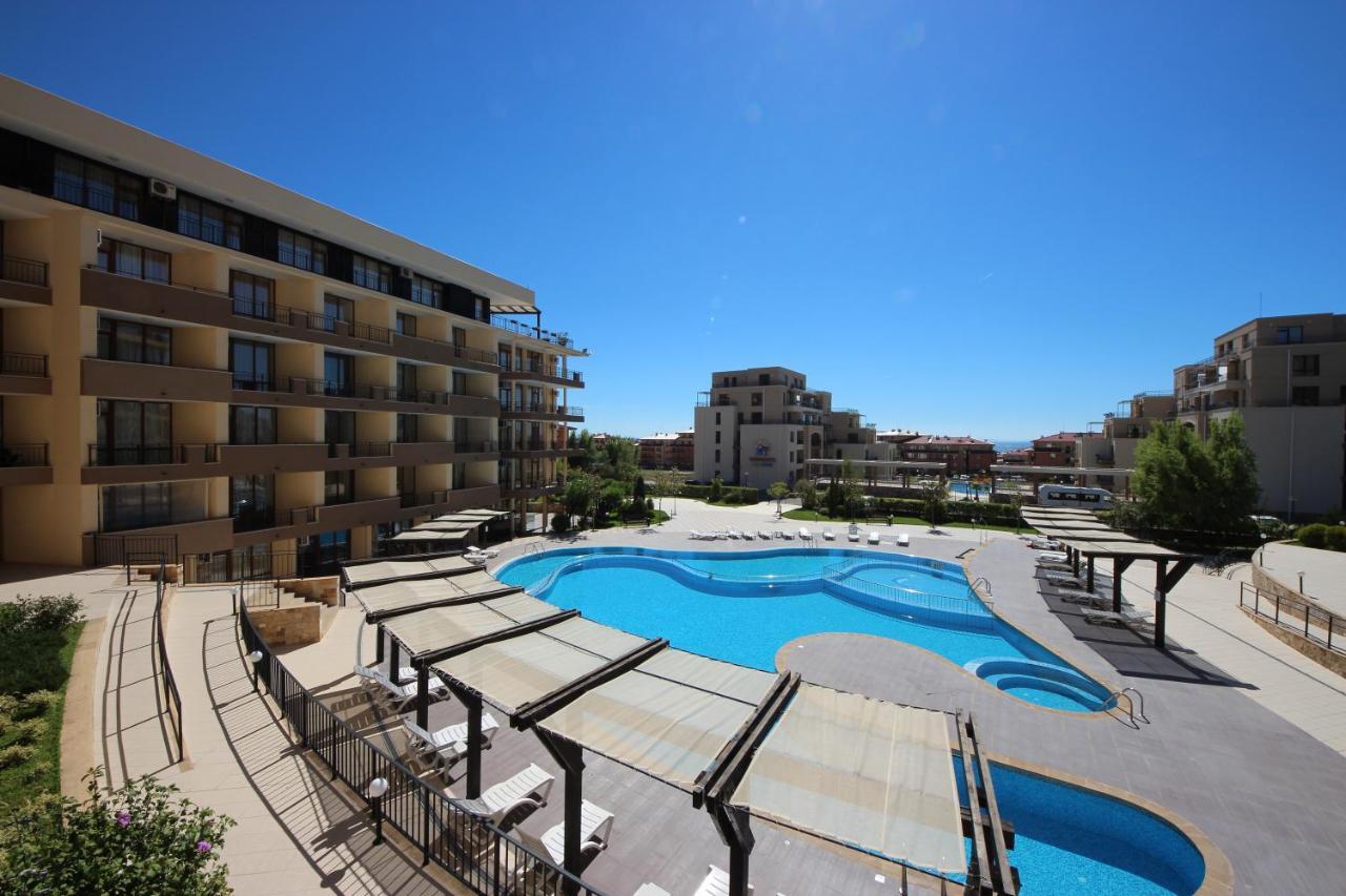 Menada Luxor Apartments Sveti Vlas Luaran gambar